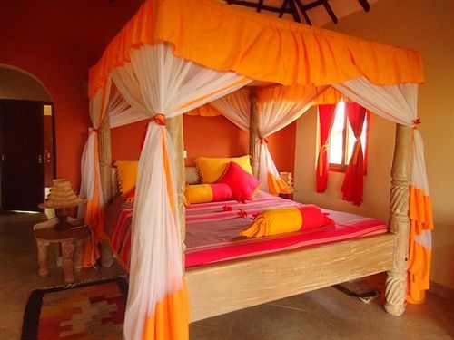 Hill Park Hotel - Tiwi Beach Exterior foto