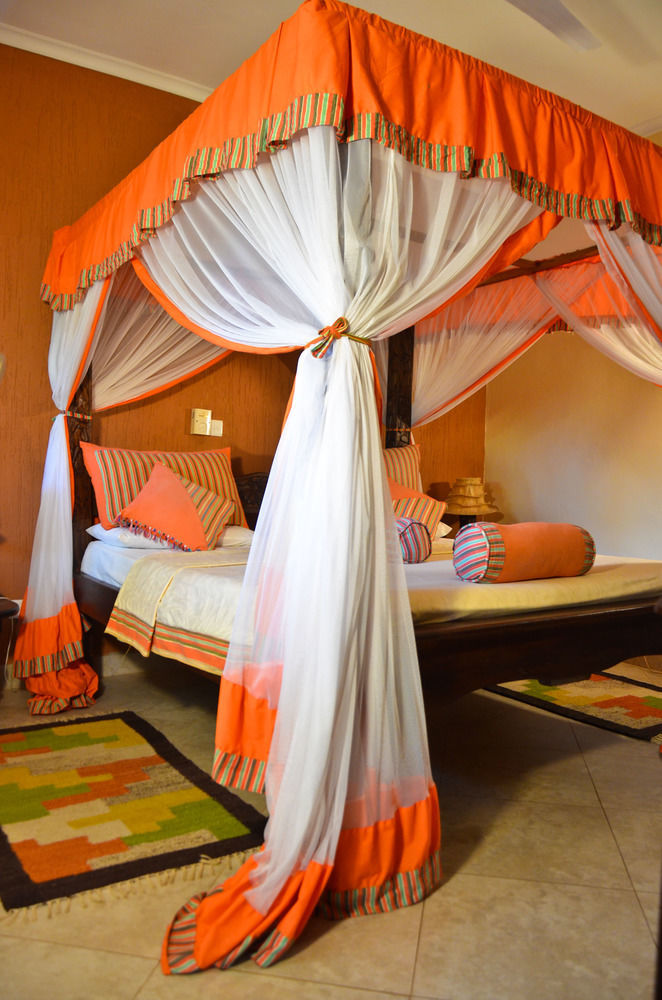 Hill Park Hotel - Tiwi Beach Exterior foto