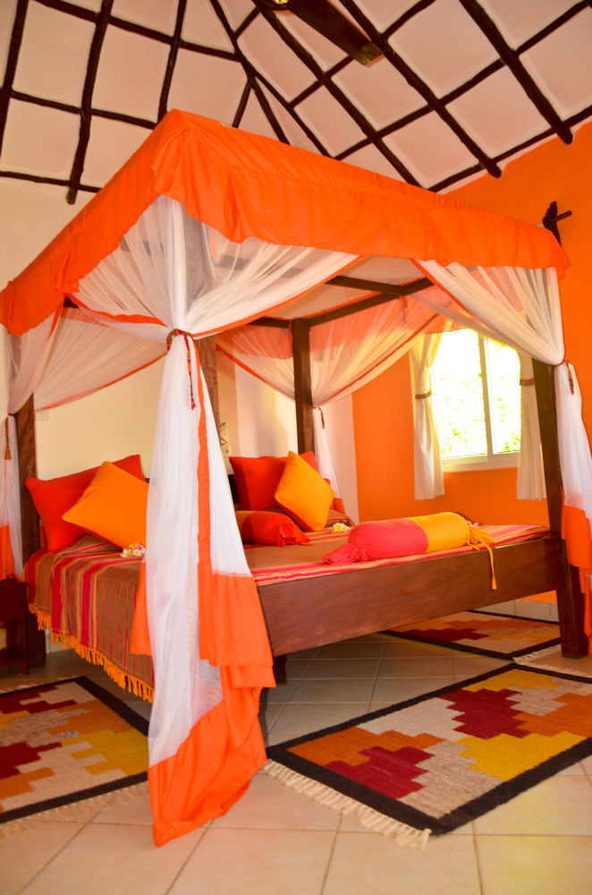 Hill Park Hotel - Tiwi Beach Exterior foto