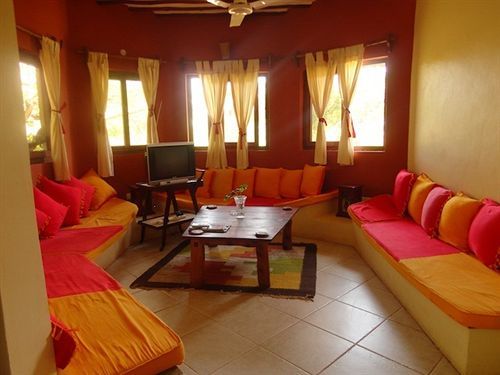 Hill Park Hotel - Tiwi Beach Exterior foto
