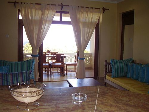 Hill Park Hotel - Tiwi Beach Exterior foto